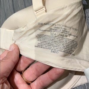 Victoria's Secret Intimates & Sleepwear - Pair of Victoria’s Secret bras, size 34DD. Victoria's Secret Intimates & Sleepwear - Pair of Victoria’s Secret bras, size 34DD.